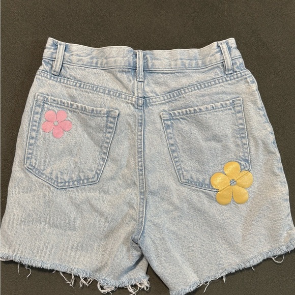 PacSun 90’s Girlfriend High-Waisted Denim Shorts with Flower Patches - Picture 2 of 4